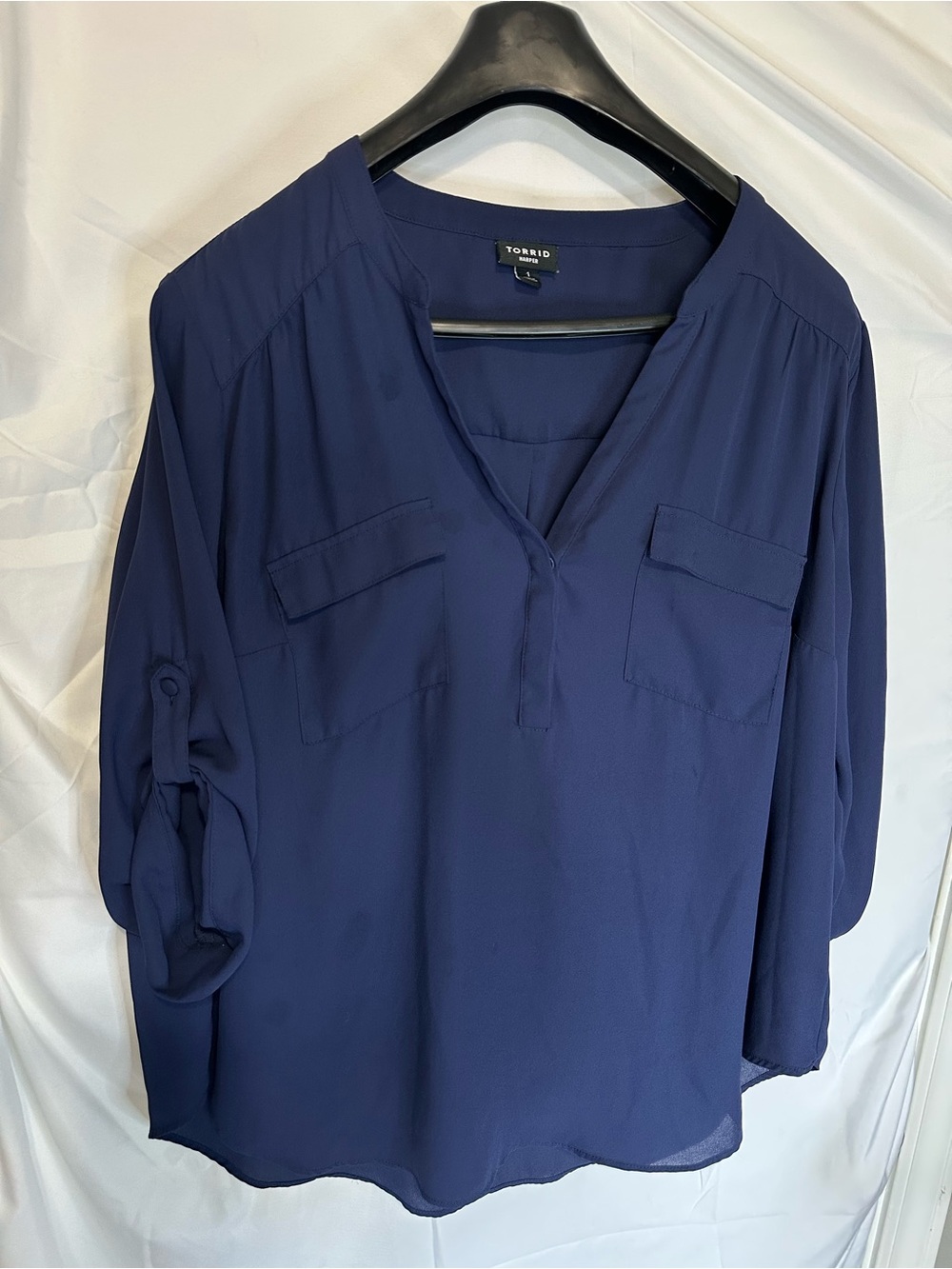 Torrid Harper Navy V-Neck Blouse size 1 (14/16) roll cuff sleeve